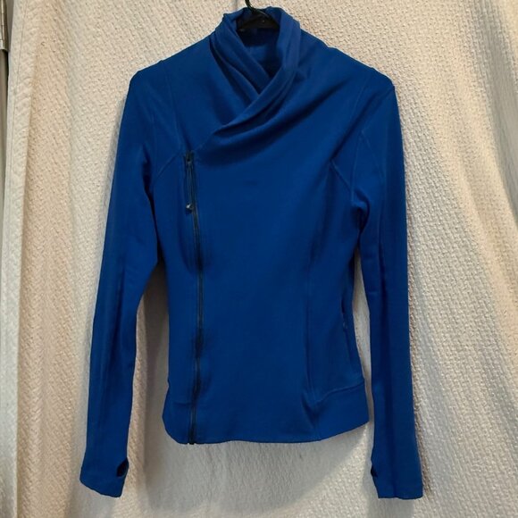 Lululemon Bhakti Yoga jacket. Asymmetrical double zip. Size 6 - Picture 5 of 10